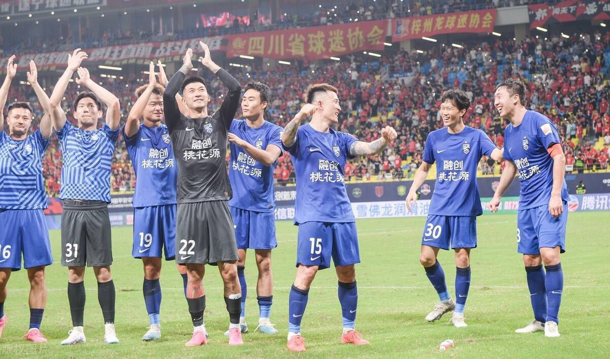 “我们拥有一位非常优秀的教练，他将带领我们冲击欧战资格和意甲冠军。
